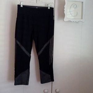 AVIA, Black and grey Capri leggings, Sz. M